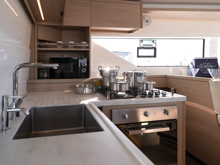 Location bateau Lagoon Lagoon 51 à Salerne sur Samboat