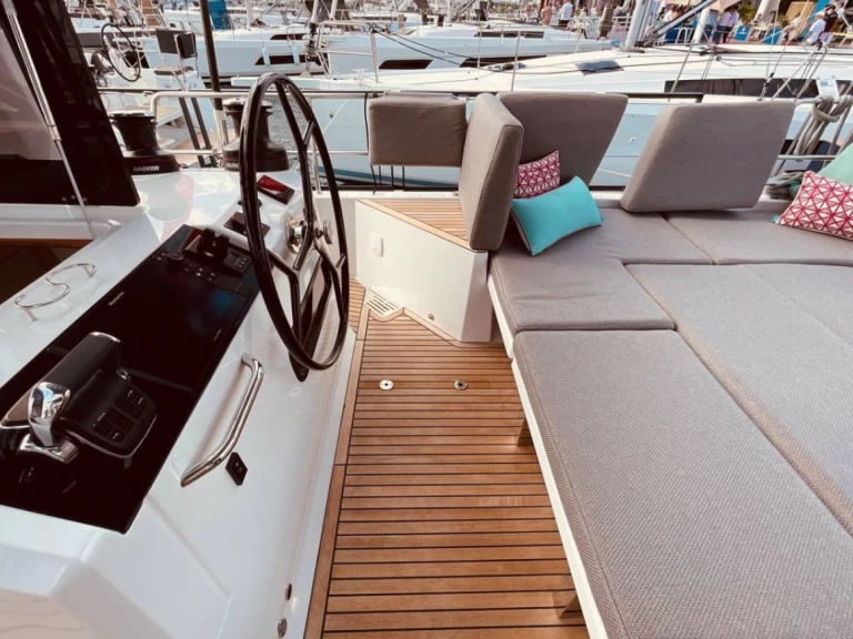 Jeanneau Jeanneau 55 a louer à Salerne