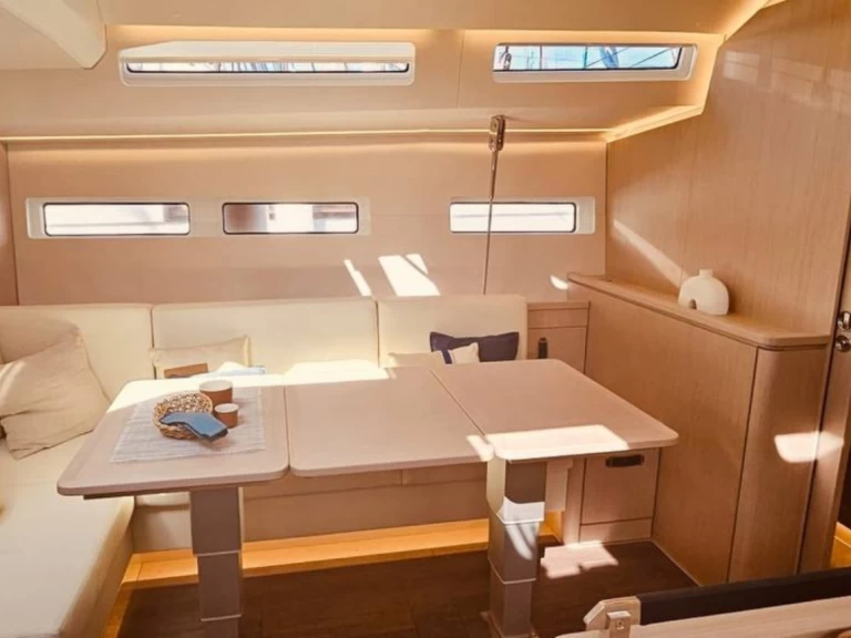 Louez un Jeanneau Jeanneau 55 à Salerne