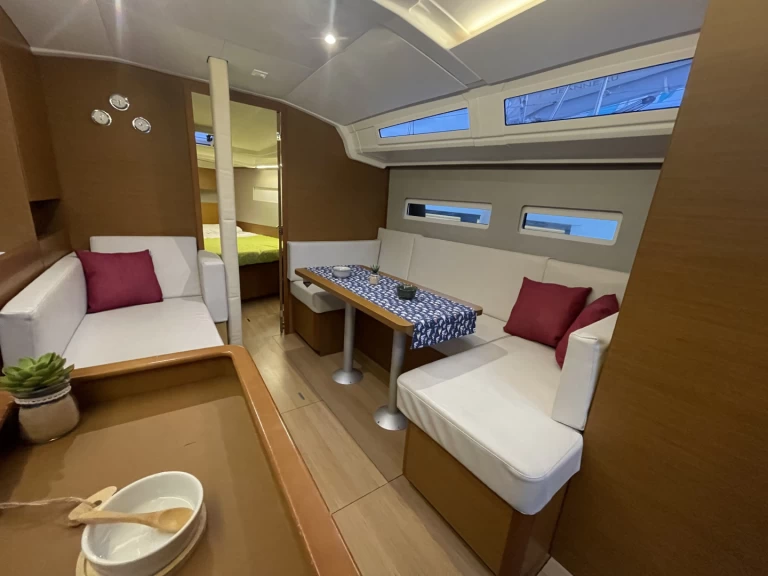 Location bateau Salerne pas cher Sun Odyssey 410