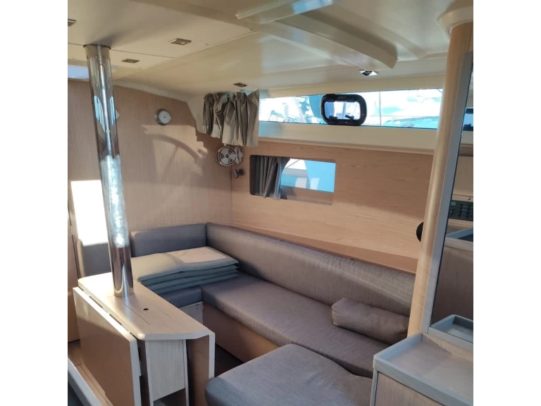 Louez un Bénéteau Oceanis 41.1 à Salerne