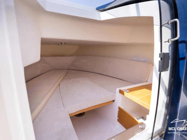 Bateau à moteur à louer à Mali Lošinj au meilleur prix