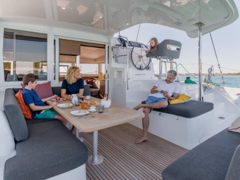 Catamaran à louer à Lefkáda au meilleur prix
