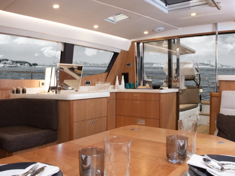 Voilier à louer à Gouviá au meilleur prix