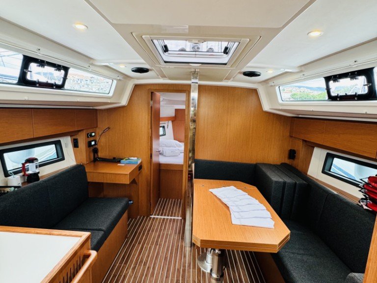 Location bateau Bavaria Bavaria C38 à Novi Vinodolski sur Samboat