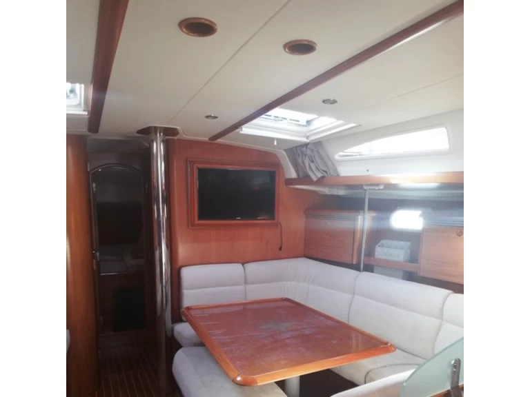 Louez un Jeanneau Sun Odyssey 43 à Álimos