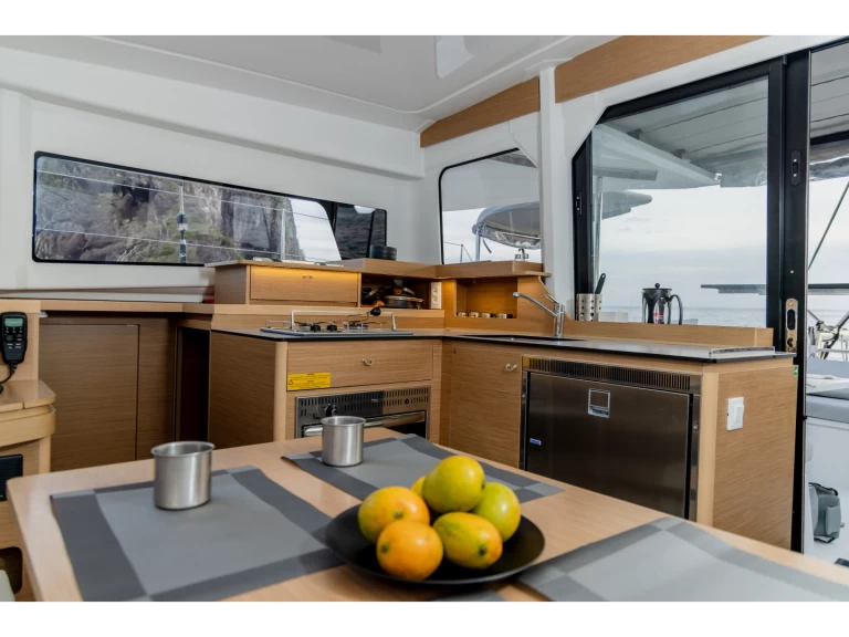 Louer Catamaran avec ou sans skipper Excess à Ribishi