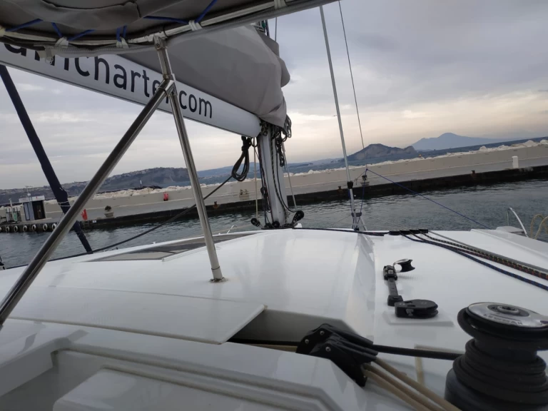 Louez un Fountaine Pajot Lucia 40 à Procida