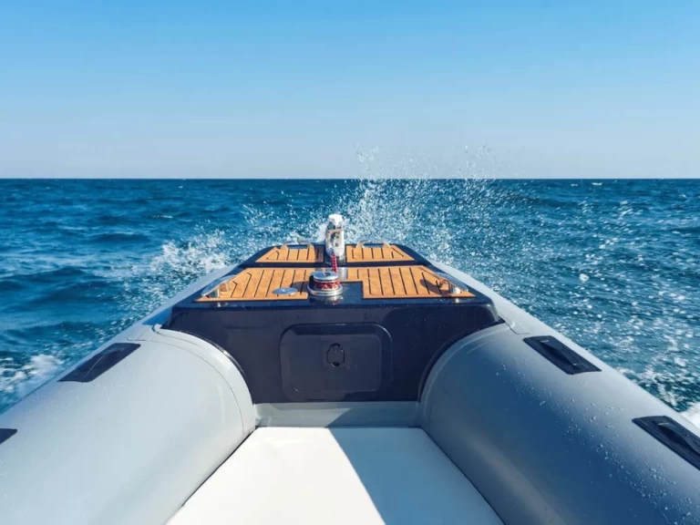 Louer Bateau à moteur avec ou sans skipper  à Torre Canne