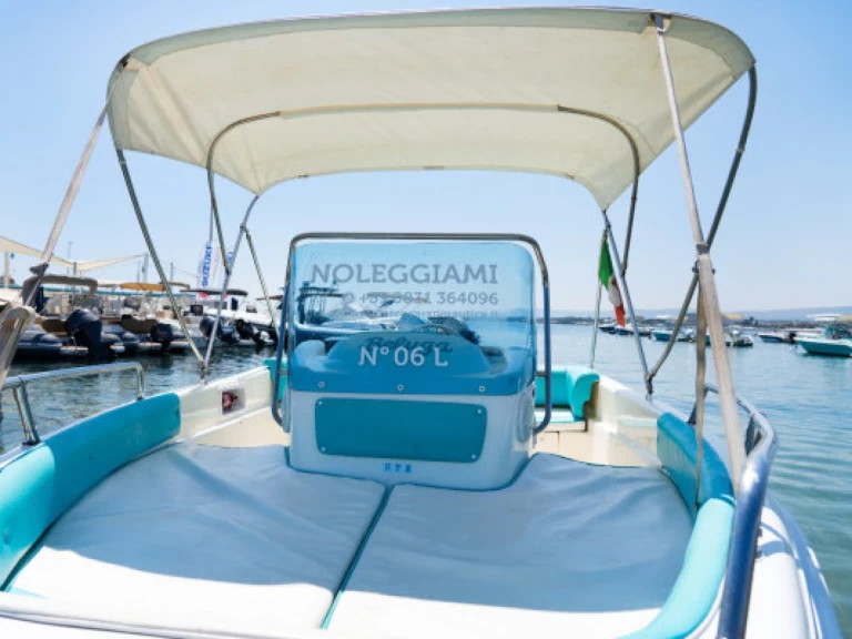 Location bateau  Motorboat 5.80 à Torre Canne sur Samboat