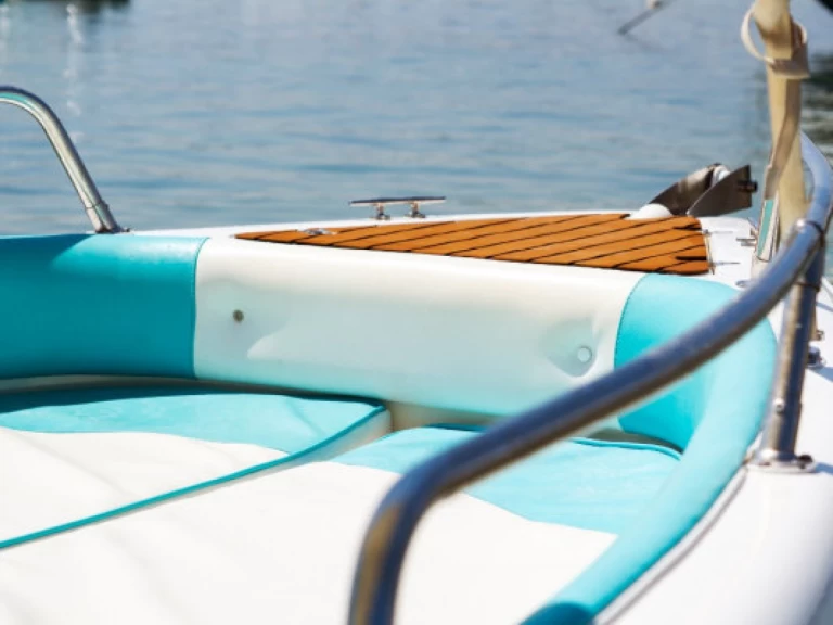 Louer Bateau à moteur avec ou sans skipper  à Torre Canne