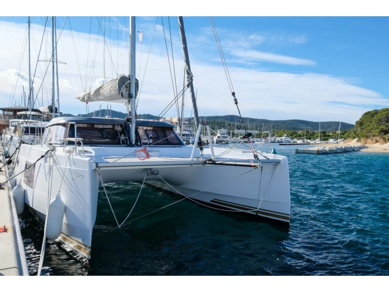 Location bateau Hyères pas cher Nautitech 40 Open 