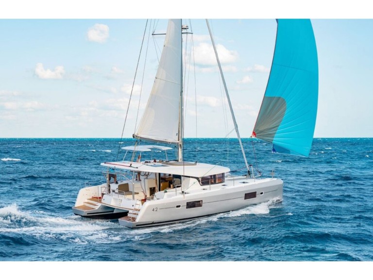 Catamaran à louer à Álimos au meilleur prix