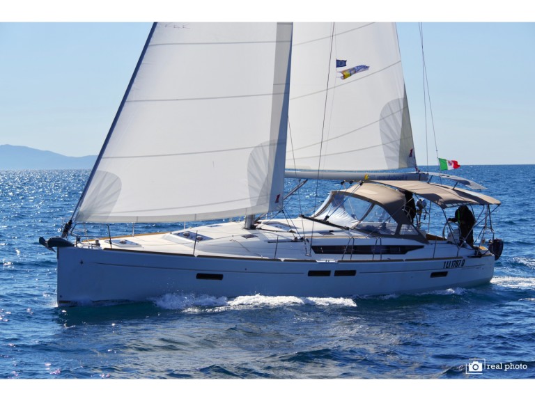 Louer Voilier avec ou sans skipper Jeanneau à Puntone