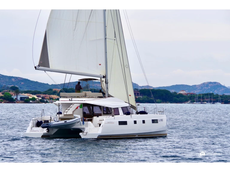 Catamaran à louer à Cannigione au meilleur prix