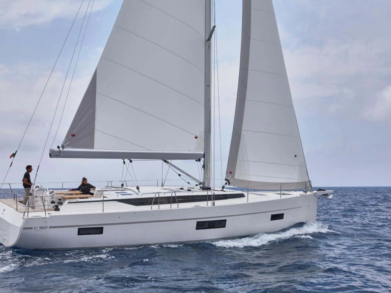 Louez un Bavaria Bavaria C50 Holiday - 5 cab. à Golfo Aranci