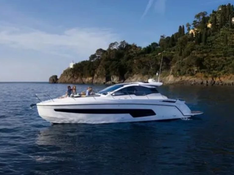 Location à Split - Azimut Azimut Atlantis 45 sur SamBoat