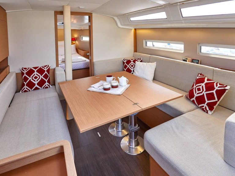 Jeanneau Sun Odyssey 410 a louer à Marina (Ville)
