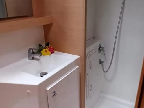 Location bateau Le Marin pas cher Lagoon 42