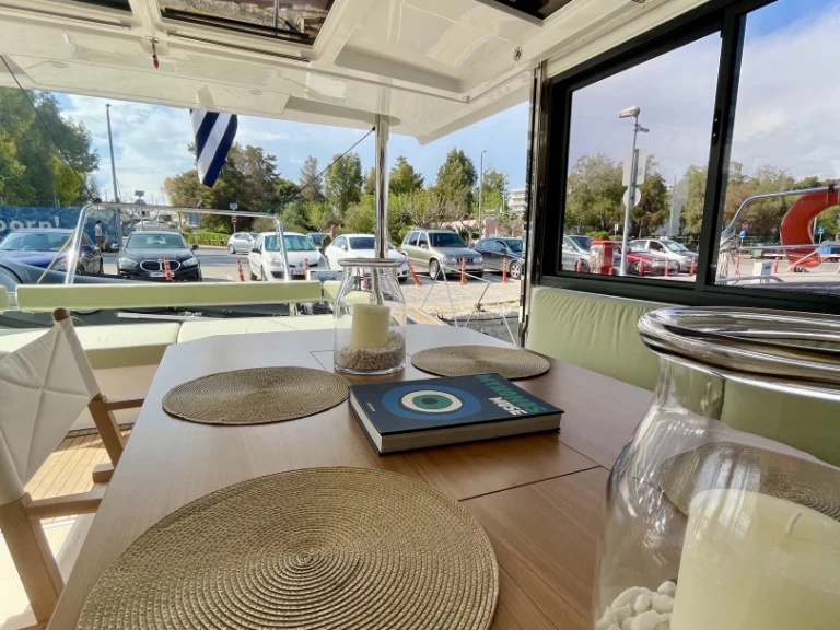 Catamaran à louer à Álimos au meilleur prix