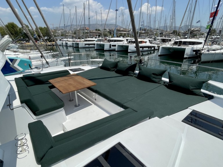 Catamaran à louer à Álimos au meilleur prix