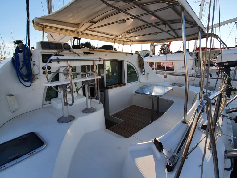 Location bateau Hyères pas cher Lagoon 38