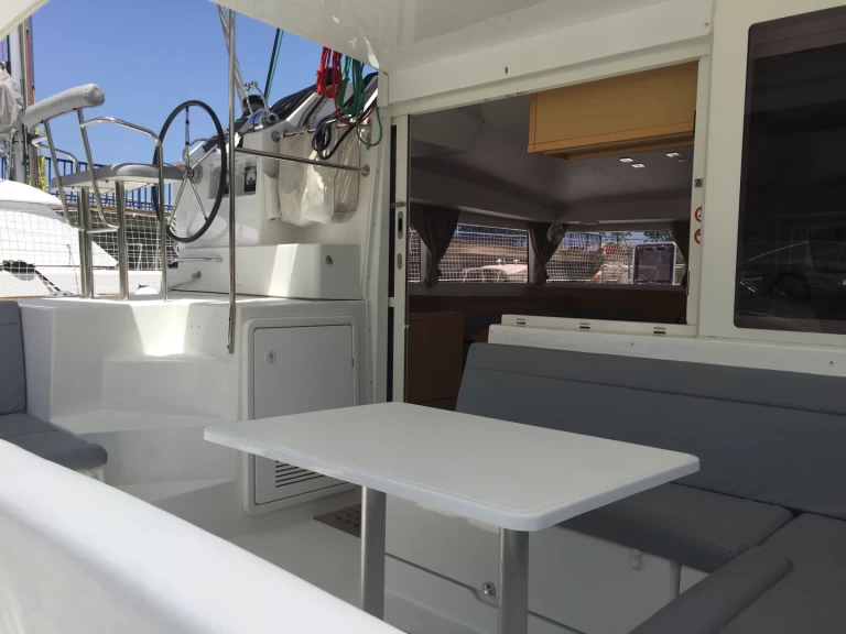 Lagoon Lagoon 400 S2 a louer à Hyères