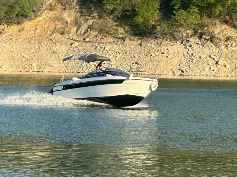 Louer Bateau à moteur avec ou sans skipper Jeanneau à La Tour-du-Meix