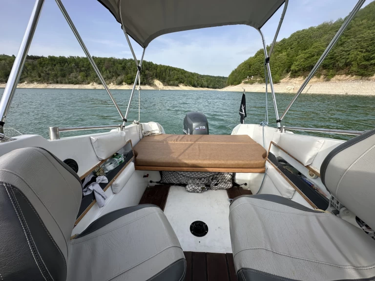 Location Bateau à moteur Jeanneau avec permis