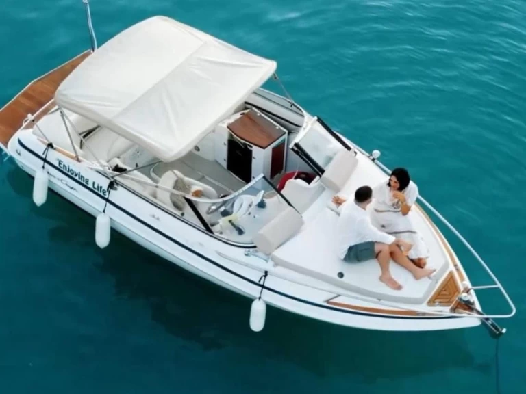 Location Bateau à moteur Chris Craft avec permis