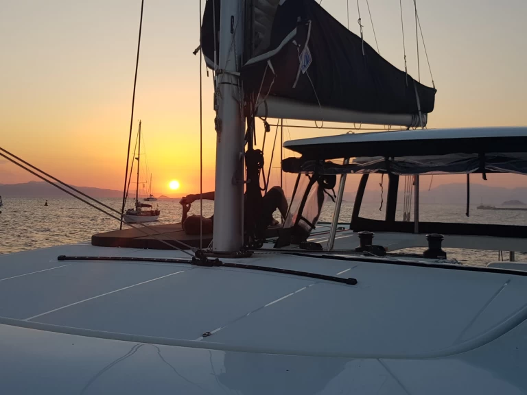 Louer Catamaran avec ou sans skipper Lagoon à Álimos