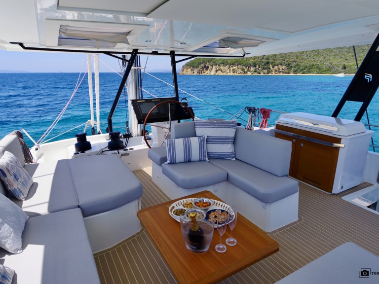 Louer Catamaran avec ou sans skipper Fountaine Pajot à Cannigione