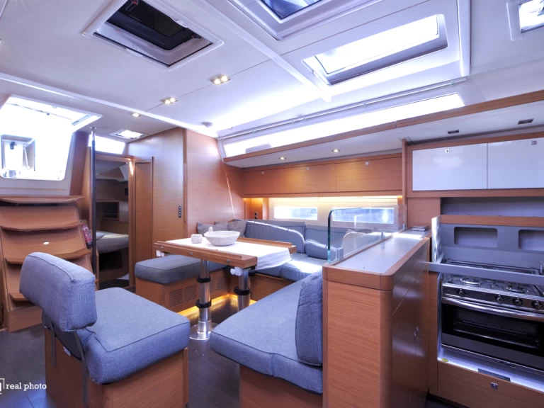 Location bateau Puntone pas cher Dufour 530