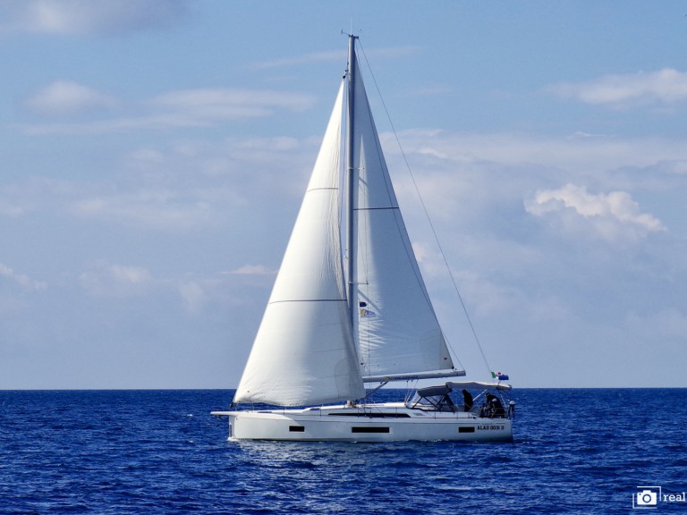 Location bateau Cannigione pas cher Oceanis 51.1
