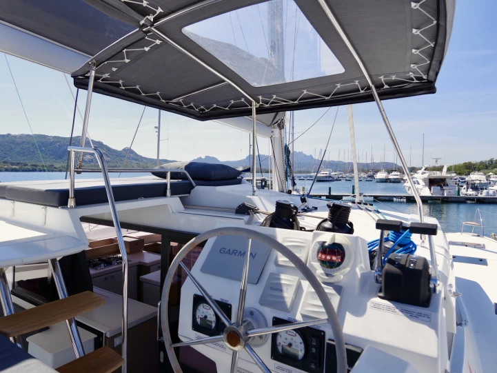 Catamaran à louer à Cannigione au meilleur prix