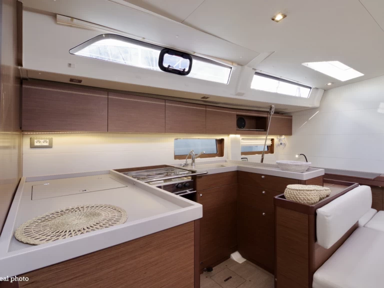 Bénéteau Oceanis 51.1 a louer à Puntone