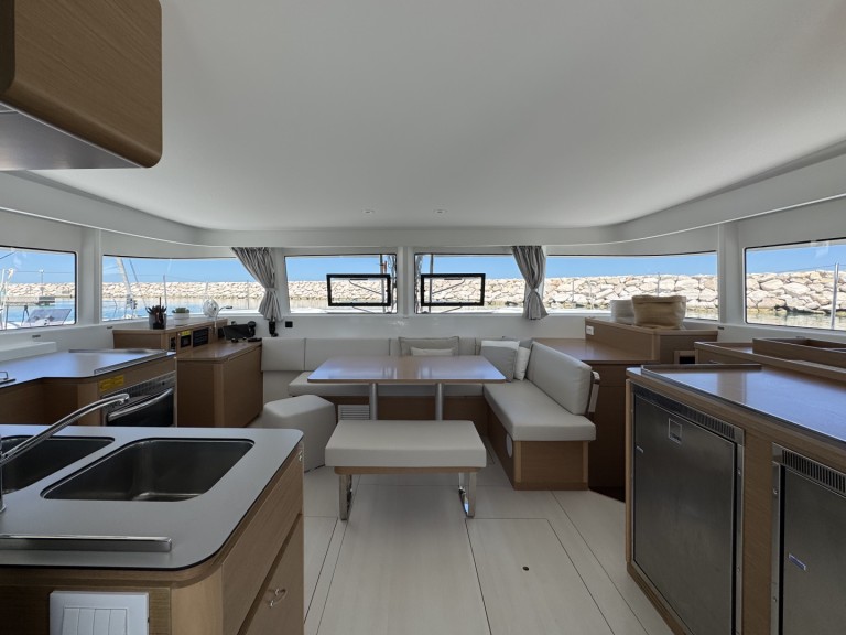Louer Catamaran avec ou sans skipper Excess à Rodi Garganico