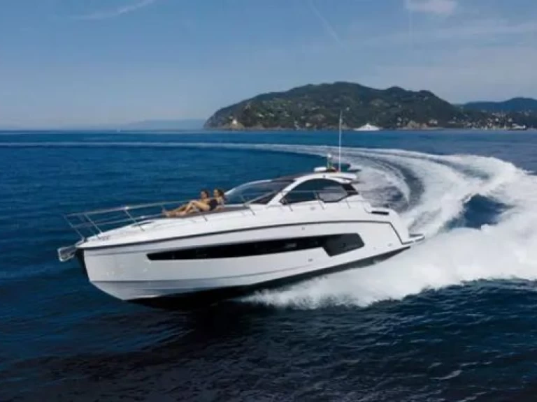 Location à Split - Azimut Azimut Atlantis 45 sur SamBoat