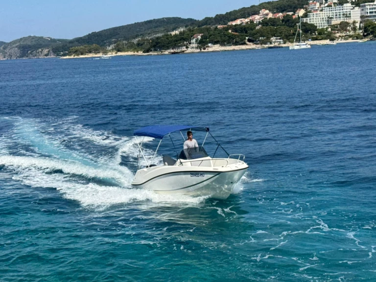 Location bateau Quicksilver Activ 555 Open à Hvar sur Samboat