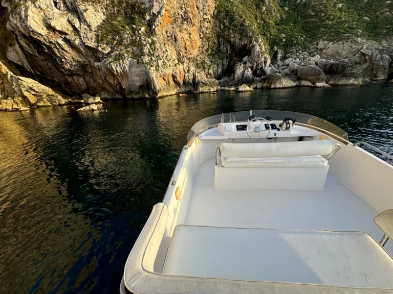 Bateau à moteur à louer à Port de Estartit au meilleur prix