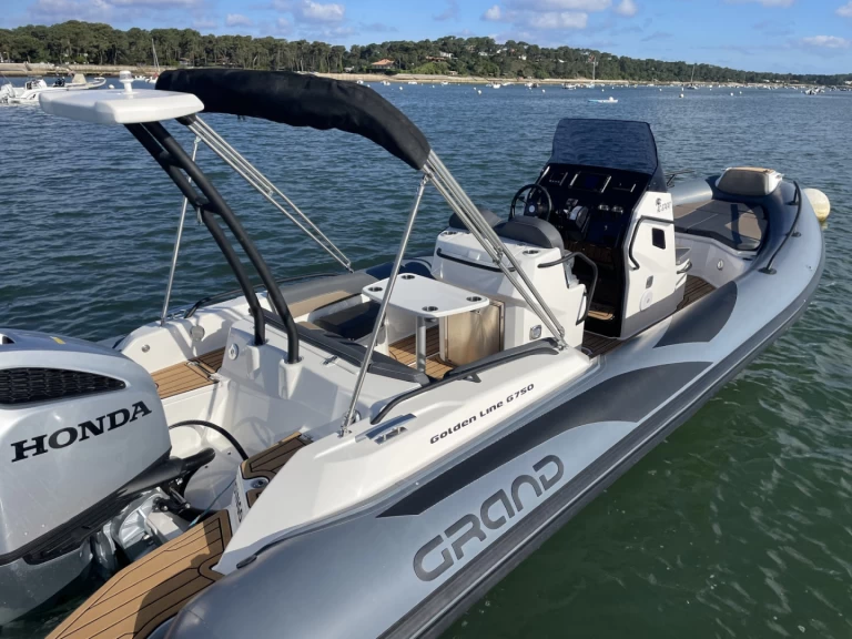 Location Semi-rigide Grand Boats avec permis
