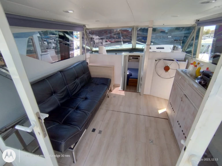 Chris Craft Corvette 37 a louer à Porto Vallugola