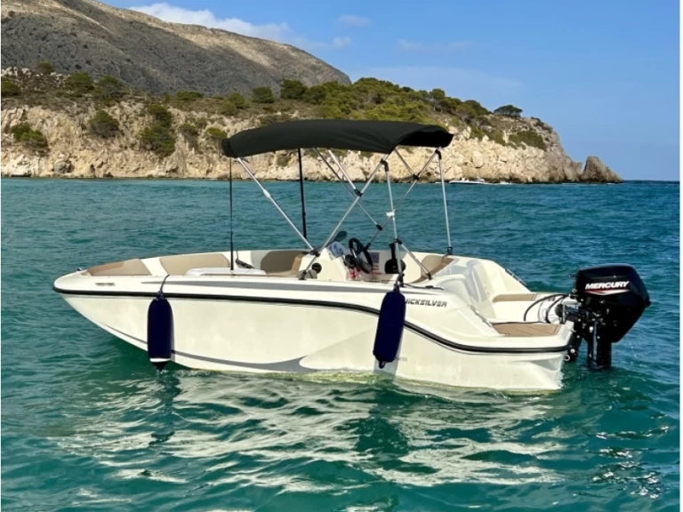 Location Bateau à moteur Quicksilver avec permis