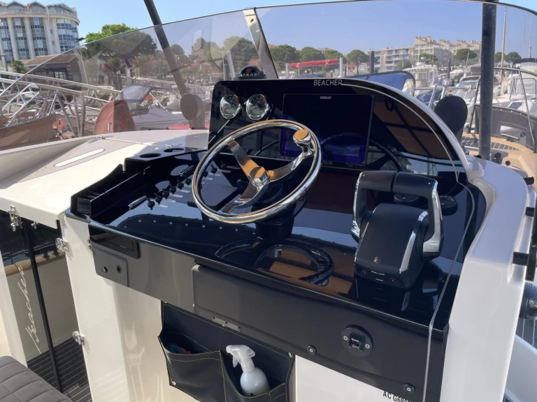 Location Bateau à moteur Beacher avec permis