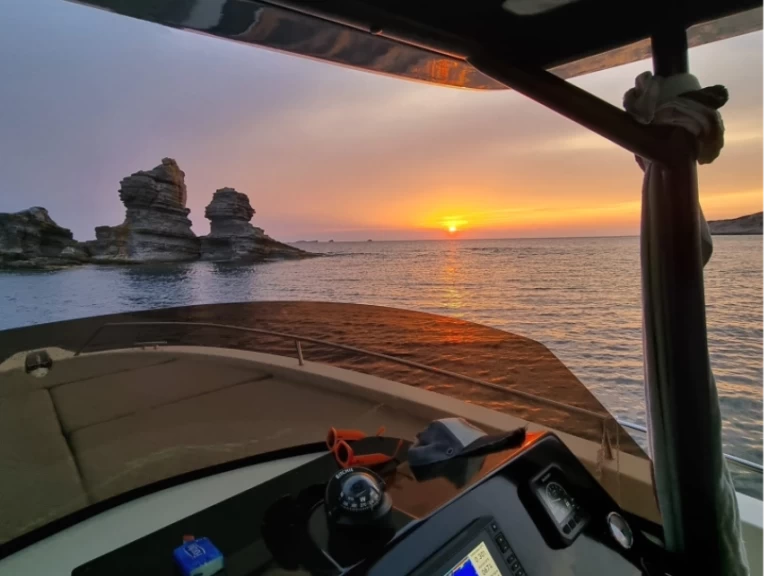 Louer Bateau à moteur avec ou sans skipper Astilux à Sant Antoni de Portmany