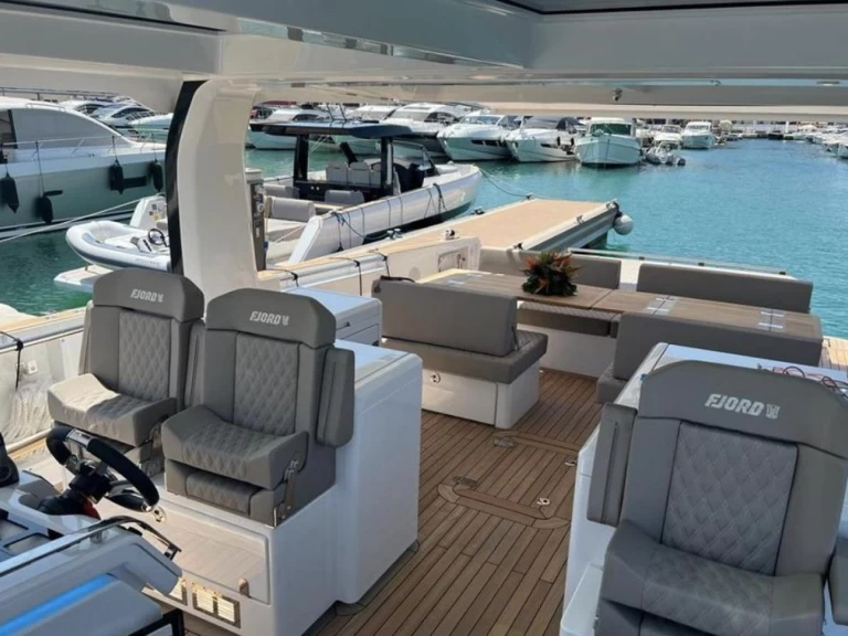 Location Bateau à moteur à Bonifacio Port - Fjord Fjord 53XL