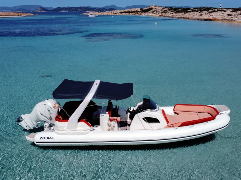 Louer Semi-rigide avec ou sans skipper Zodiac à Marina Ibiza