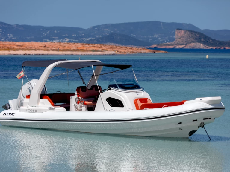 Semi-rigide à louer à Marina Ibiza au meilleur prix