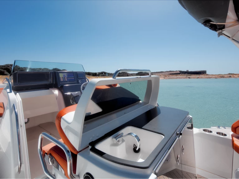 Zodiac Medline 9 a louer à Marina Ibiza