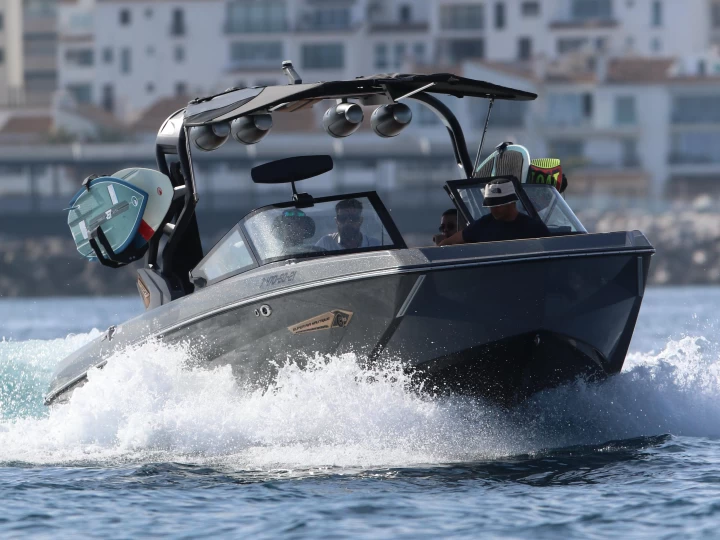 Air 45 a louer à Puerto Banús